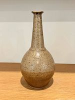 Full view of vase front