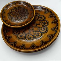 Stacked view showing dinner and side plate fronts with geometric pattern