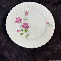 Front view single plate showing pattern and fluted edge