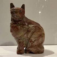 Front view of mottled hardstone cat figurine
