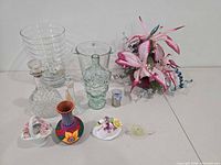 Full lot overview showing all glass, porcelain and floral pieces