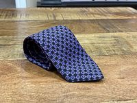 Rolled Brioni silk tie showing front pattern