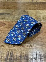 Front folded view highlighting print and colour