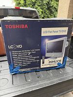 Retail box showing Toshiba 20HLV15 LCD TV/DVD details