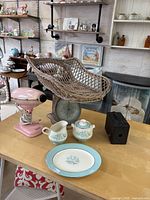 Group shot showing all items in lot