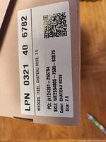 Shipping label on shoe box showing style Itzel, colour Chateau Rose, size 7.5