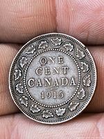 Reverse of 1915 Canada large cent showing date and wreath