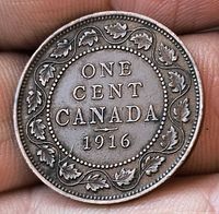 Reverse side showing ONE CENT CANADA 1916 with maple wreath border