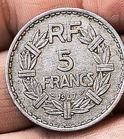 Reverse side showing RF 5 FRANCS wreath design and 1947 date