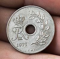 Obverse showing crowned monogram "R IX", laurel branch, date 1971, central hole