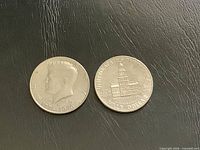 Obverse and reverse of both Bicentennial half dollars