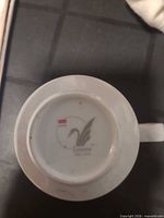Underside mark showing Lynns logo on cup base