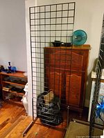 Full view of a single gridwall panel on T legs