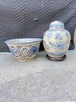Bowl, ginger jar with lid on stand, overall view