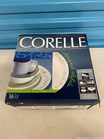 Front of Corelle box showing pattern and branding