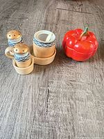 Full view of condiment set and trinket box