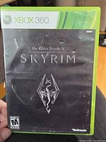 Front view of Skyrim Xbox 360 case