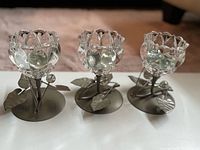 Front view of the three glass rose decorations