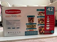 Box front showing Rubbermaid branding, Easy Find Lids system and 42-piece count