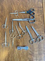Overview of 11 loose scissors plus one sealed folding pair
