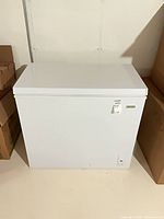 Front view of Idylis white chest freezer