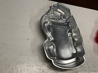 Top view of the aluminum golf bag cake pan