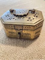 front view showing latch, reticulated sides and handle