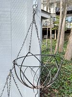 Wire hanging basket with chain hanger