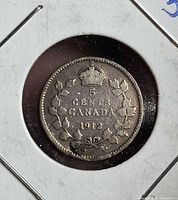 Reverse of 1912 Canadian 5 cents showing crowned wreath and date