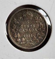 Reverse side of 1911 Canada 5 Cents silver coin