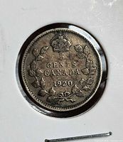 Reverse of 1920 Canada 5 cent coin showing wreath, crown, date