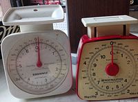 Both kitchen scales side by side showing overall appearance