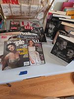 Overview of magazines and some hardcovers on table