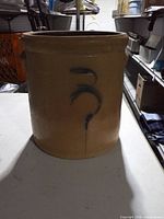 Front view showing cobalt 3 and bee sting design and lug handle