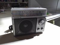 Front view showing tuning scale, speaker, knobs