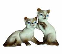 Front view of both ceramic cat figurines