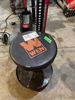 Top view of WEN padded seat and partial view of floor jack