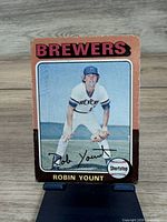 Front of 1975 Topps Robin Yount rookie card