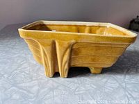 Side view showing footed base and ridged design