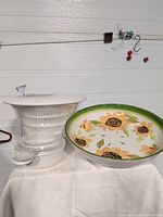 Salad spinner, casserole with lid, sunflower bowl