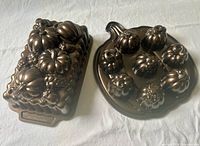 Loaf pan and cakelet pan overview