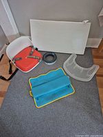 All components laid out: booster seat base, backrest, tray, pad, refill ring