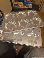 Both aluminum pans stacked, showing flower and star cavity designs