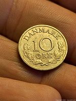 Obverse of Danish 10 Øre coin showing denomination and decorative oak leaves