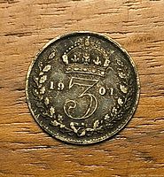 Reverse of 1901 threepence showing crowned 3 and date