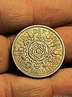 Reverse of 1960 two shillings coin showing Tudor rose and denomination