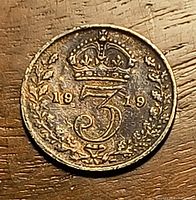 Reverse of 1919 threepence showing crowned 3 and date 1919