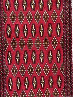 Close-up of central field pattern with geometric guls