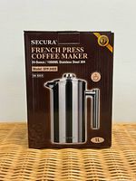 Front of Secura French press retail box showing product image and capacity
