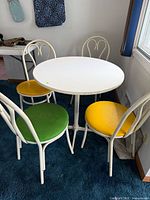 Table with four chairs overview